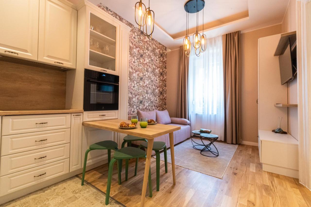 Black Gate - Quiet Studio In The Heart Of Old Town With Free Private Secured Parking บราชอฟ ภายนอก รูปภาพ