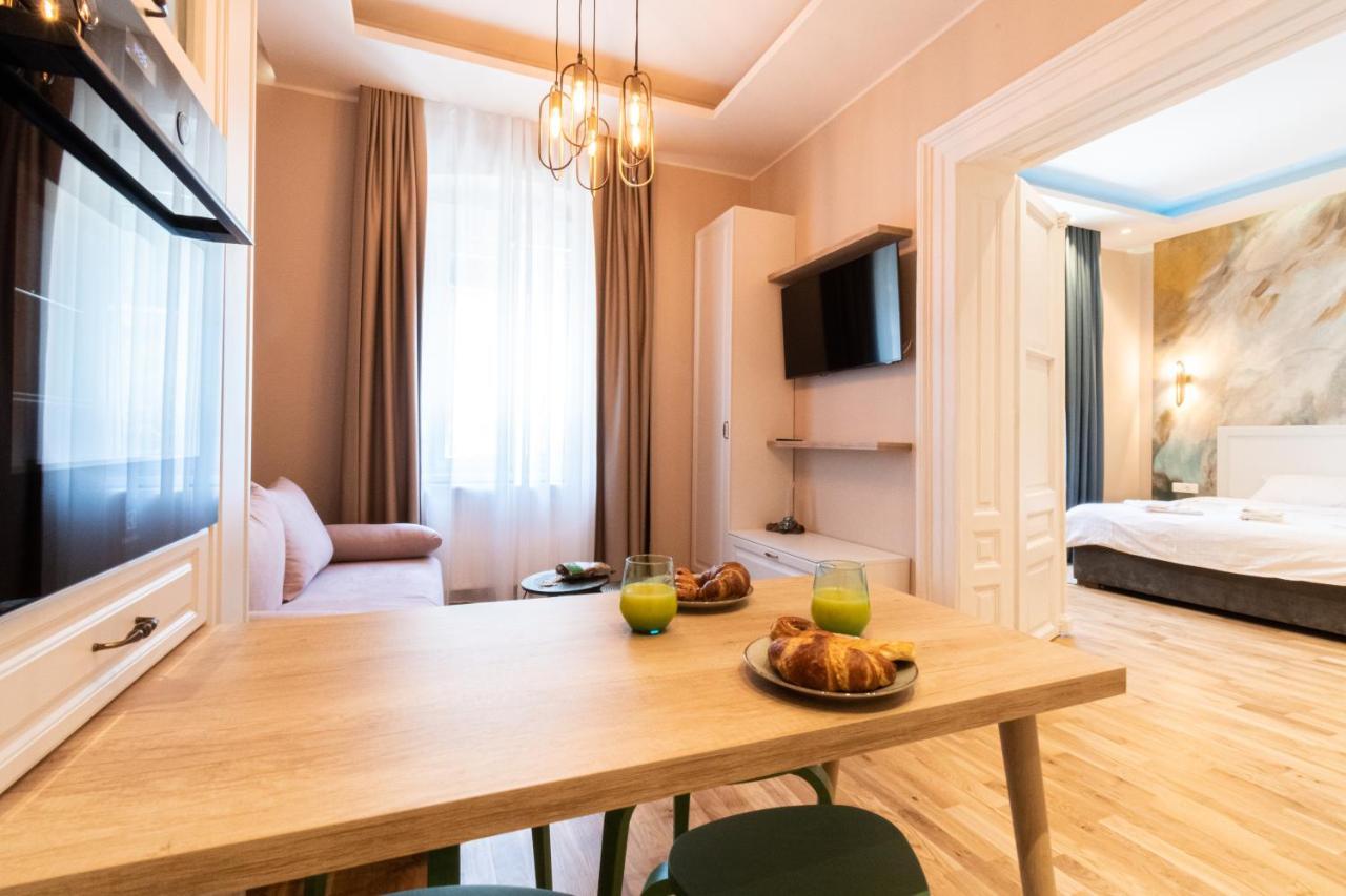 Black Gate - Quiet Studio In The Heart Of Old Town With Free Private Secured Parking บราชอฟ ภายนอก รูปภาพ