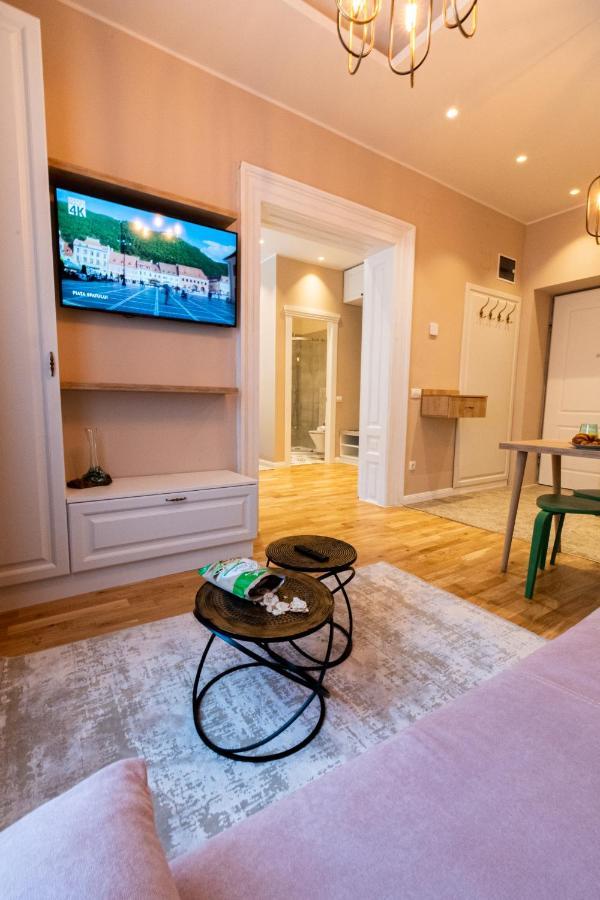 Black Gate - Quiet Studio In The Heart Of Old Town With Free Private Secured Parking บราชอฟ ภายนอก รูปภาพ